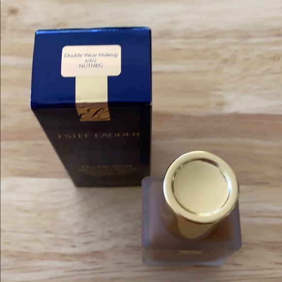 Estée Lauder foundation in 6W2: Nutmeg - Picture 4 of 5